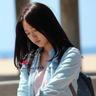 pkv pulsa 10000 　Sambil bingung dengan sikapnya, Yumi yang memperdalam pemikirannya, diperankan oleh Song Ji Eun dari girl grup Secret